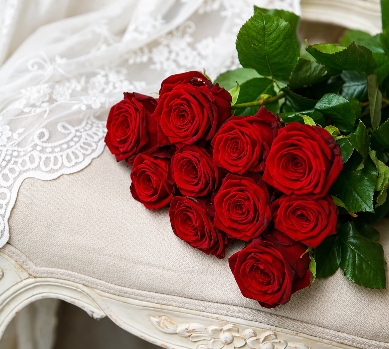 Red rose bouquet for the Honeymoon Experience package at Pedro Barn Hotel
